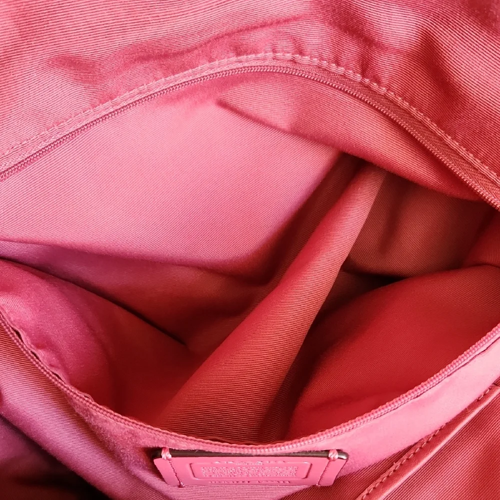 🖤Coach 1941 Dark Pink Leather Chain Tote with Gold Accents And Metal Hang Tag - Picture 10 of 13